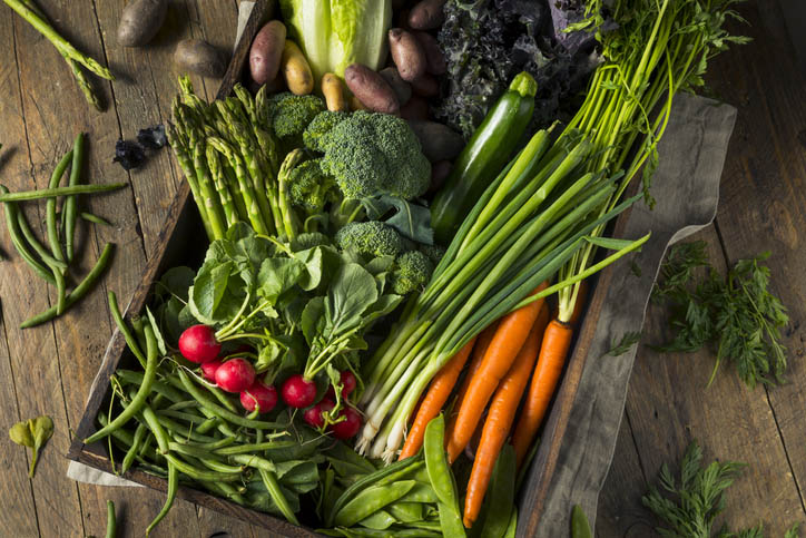 biologische groenten in een krat