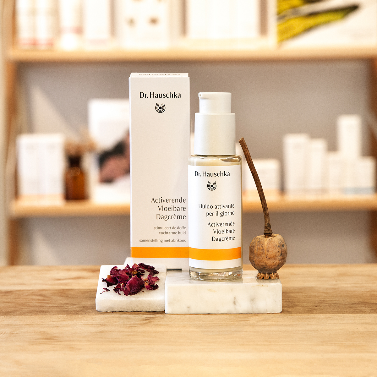 dr. hauschka activerende dagcrème tube en doosje sfeerbeeld
