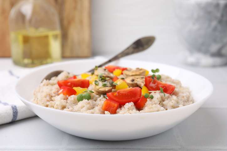 Hartige havermout met tomaat en kaas voor planten challenge