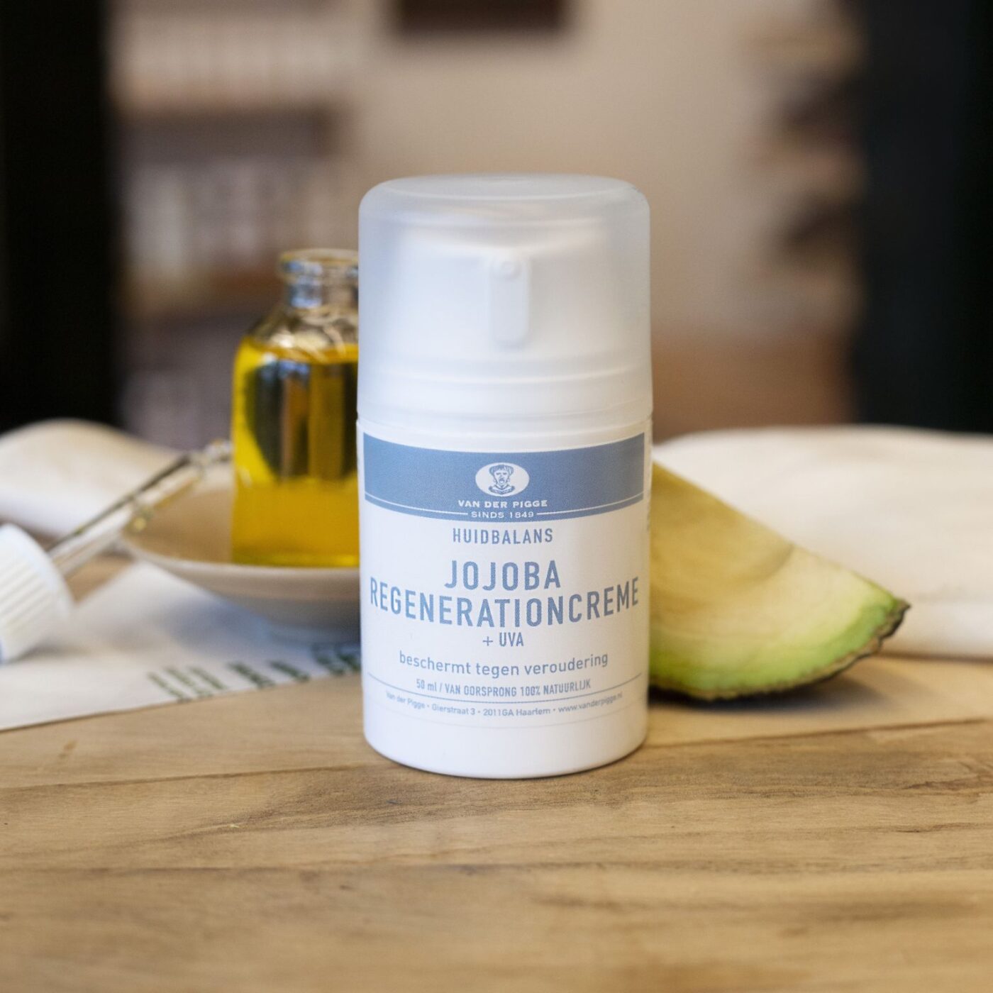 Jojoba regeneration creme witte pompflacon klein vierkant